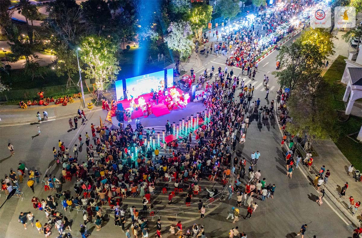 su kien am nhac dien ra tai cho phien vinhomes grand park